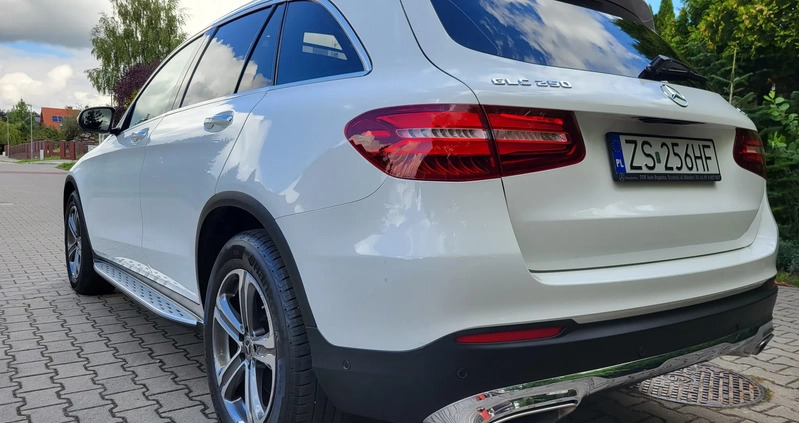 Mercedes-Benz GLC cena 153000 przebieg: 100000, rok produkcji 2017 z Szczecin małe 379